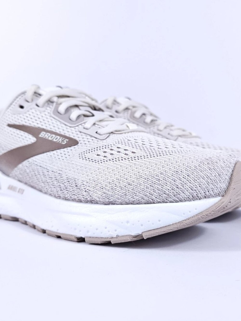Brooks Ariel GTS 24 Womens 7 Wide Stability Cushion Support Running Shoes White